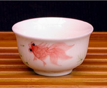 象牙白磁の小茶杯 手描き金魚