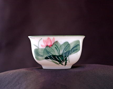 白磁の小茶杯 手描き緑蓮花