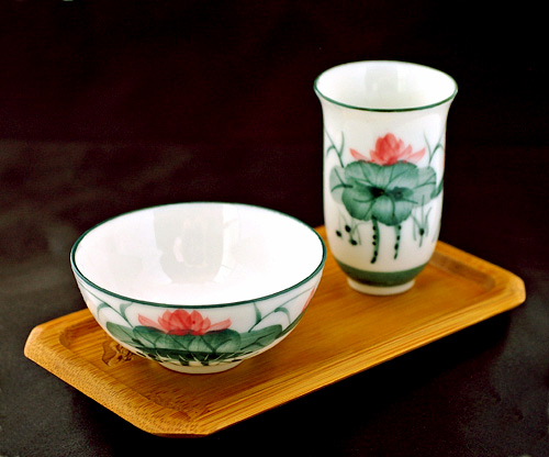 ボーンチャイナの聞香杯　手描き緑蓮花