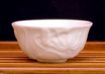 白玉瓷の浮き彫り 蓮花 茶杯