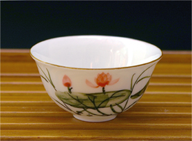 ボーンチャイナの茶杯 手描き緑蓮花