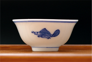 手描き 青花三文魚の茶杯