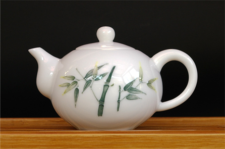 白玉瓷の茶壺浮き彫り 手描き緑竹