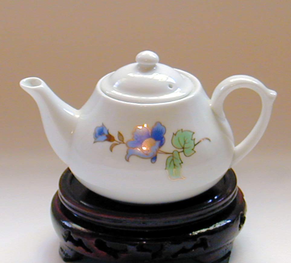 磁器製の茶壺