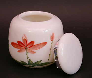 磁器の茶缶 白玉瓷 手描き蓮花I
